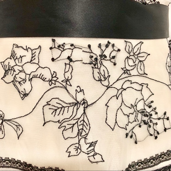 BCBGMaxAzria beaded floral strapless dress 12 - Picture 4 of 7